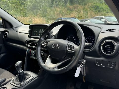 Hyundai Kona S Orange #11