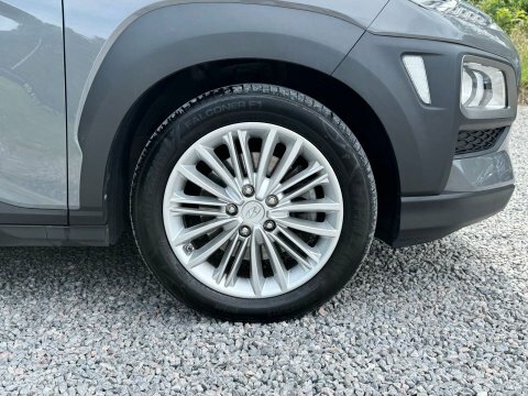 Hyundai Kona S Orange #10