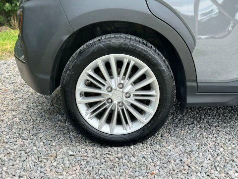 Hyundai Kona S Orange #9