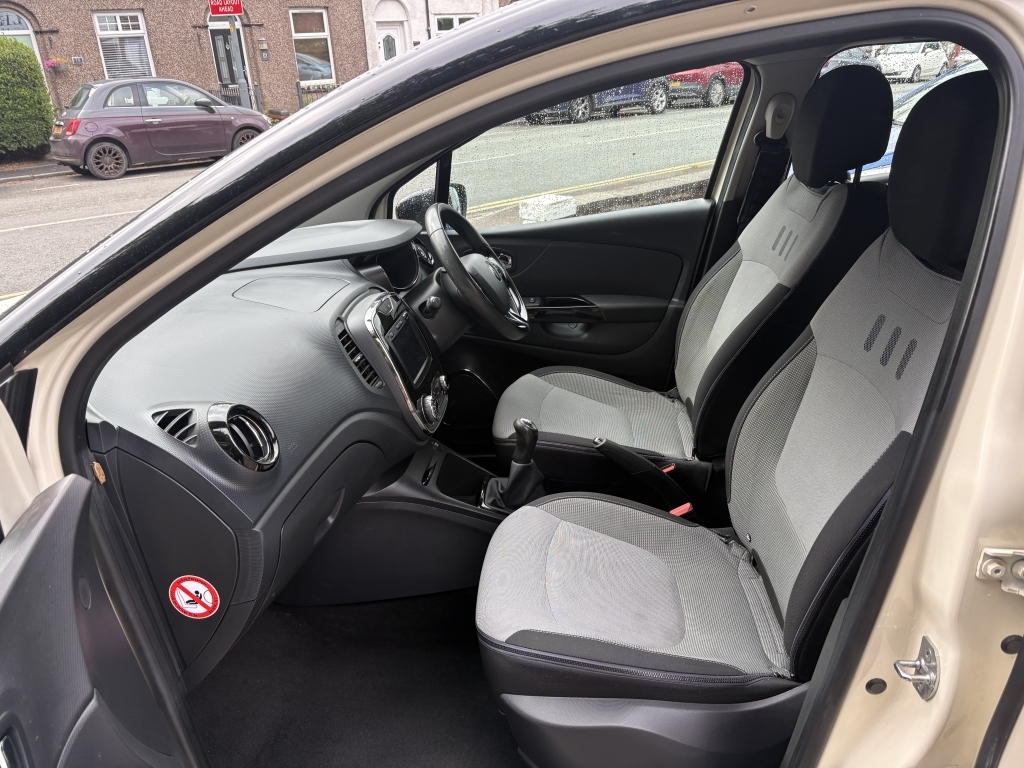 Renault Captur 1.5 Dynamique Medianav Black #4