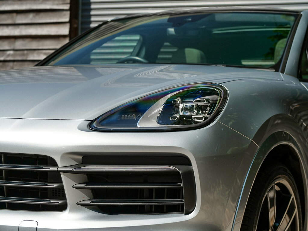 Porsche Cayenne White #52