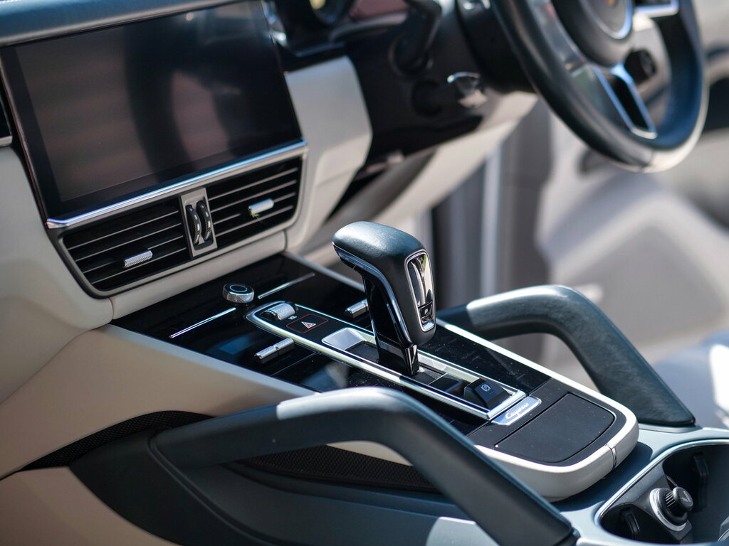 Porsche Cayenne White #5