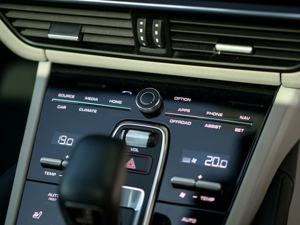 Porsche Cayenne White #34