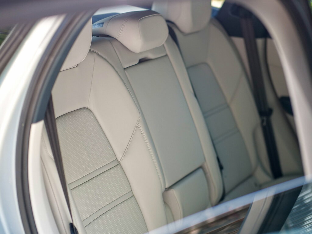 Porsche Cayenne White #17