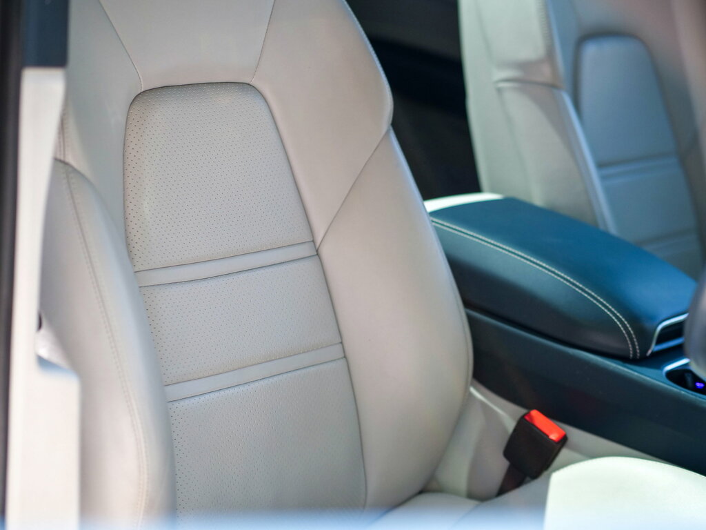 Porsche Cayenne White #6