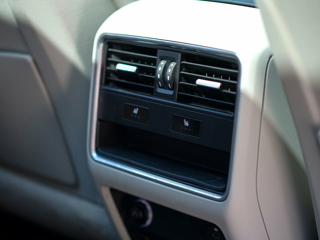 Porsche Cayenne White #29