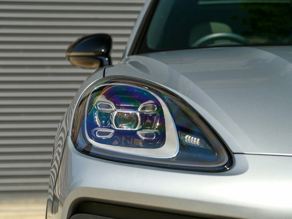 Porsche Cayenne White #56