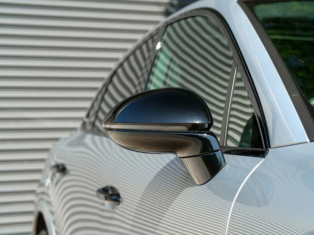 Porsche Cayenne White #67