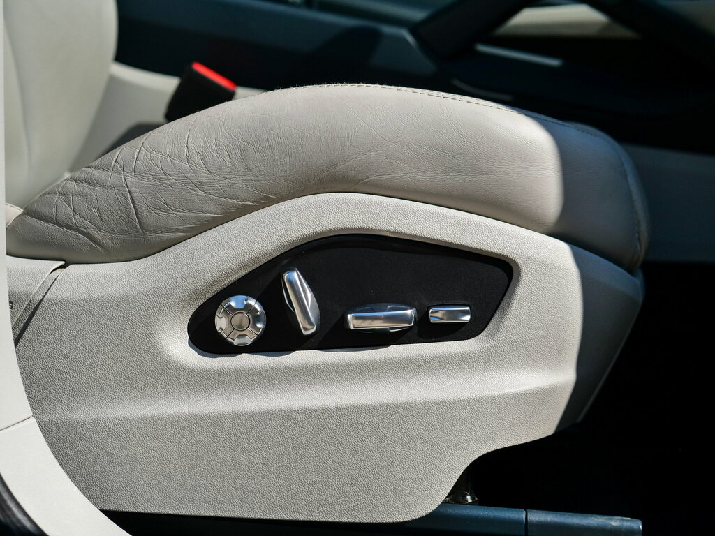 Porsche Cayenne White #8