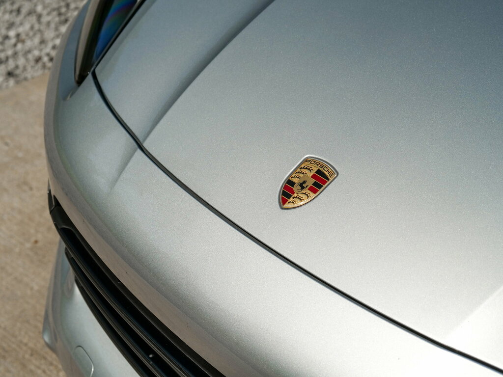 Porsche Cayenne White #55