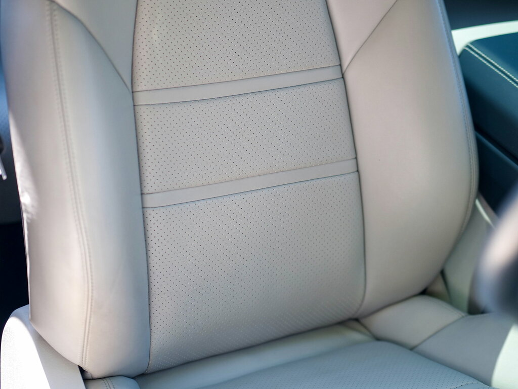 Porsche Cayenne White #15