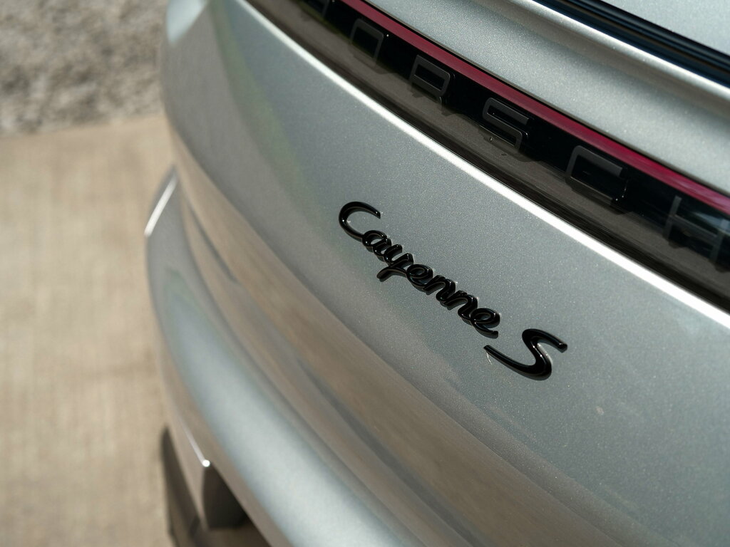 Porsche Cayenne White #65
