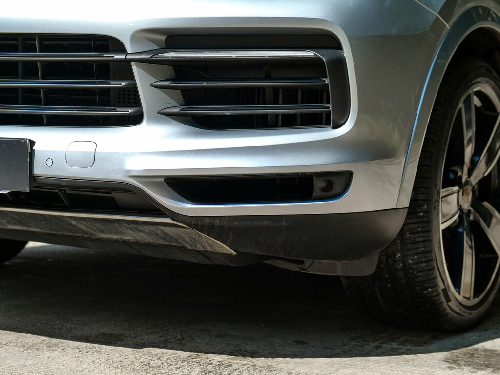 Porsche Cayenne White #51
