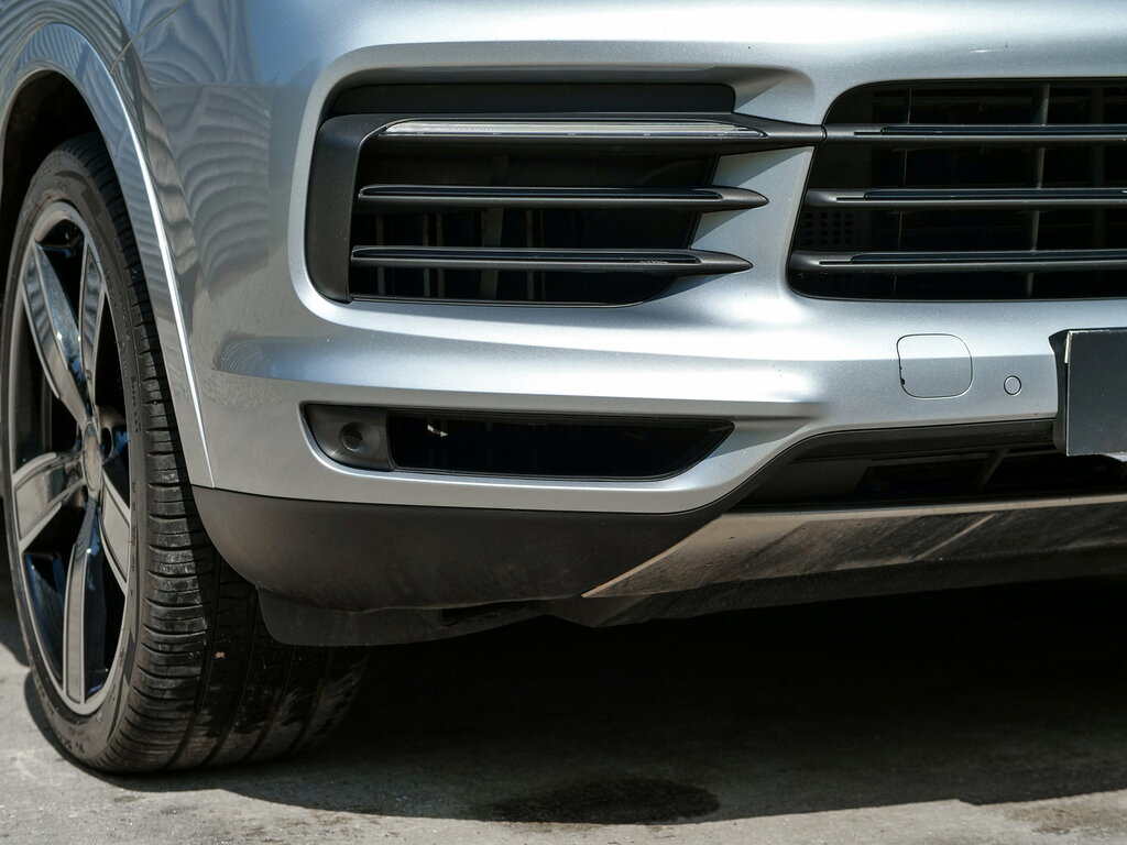 Porsche Cayenne White #49