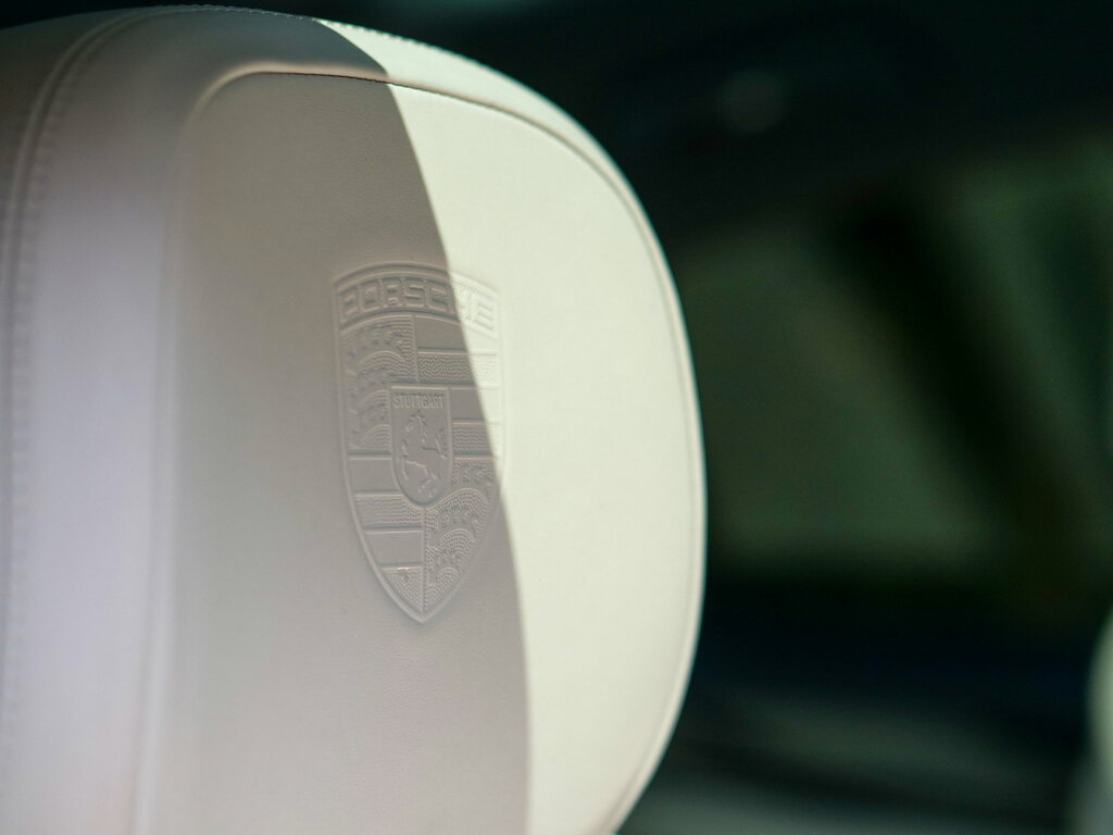 Porsche Cayenne White #7