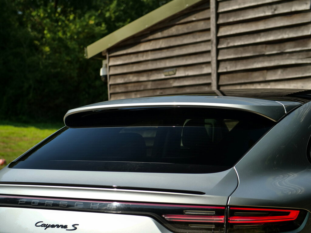 Porsche Cayenne White #60