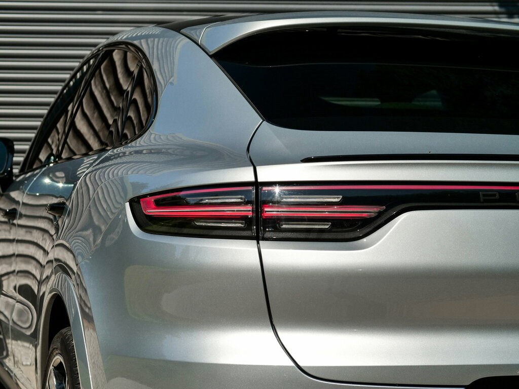 Porsche Cayenne White #57