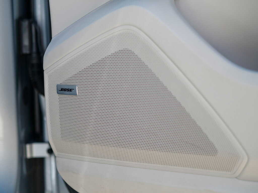 Porsche Cayenne White #11