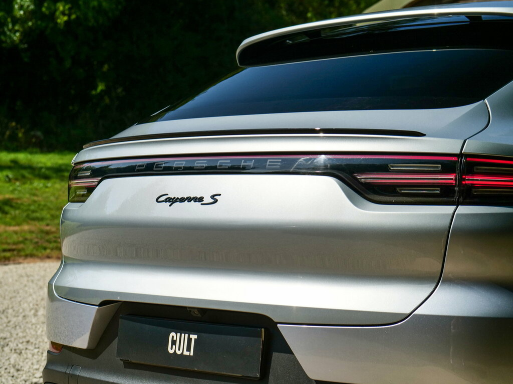 Porsche Cayenne White #61