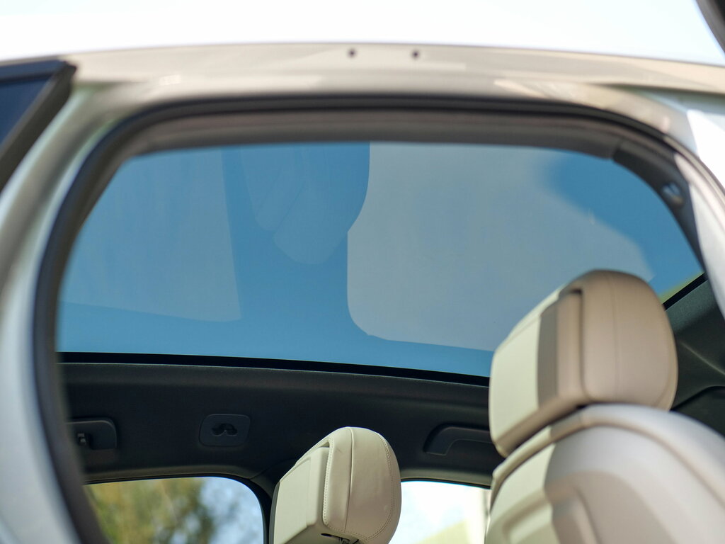 Porsche Cayenne White #12