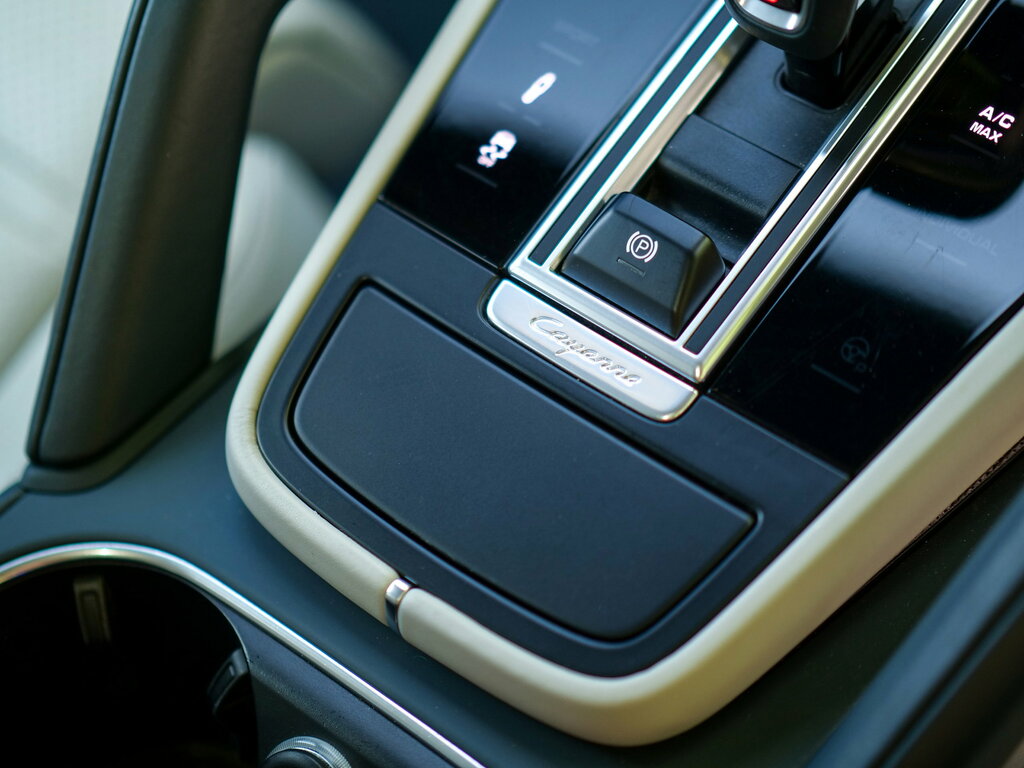 Porsche Cayenne White #31