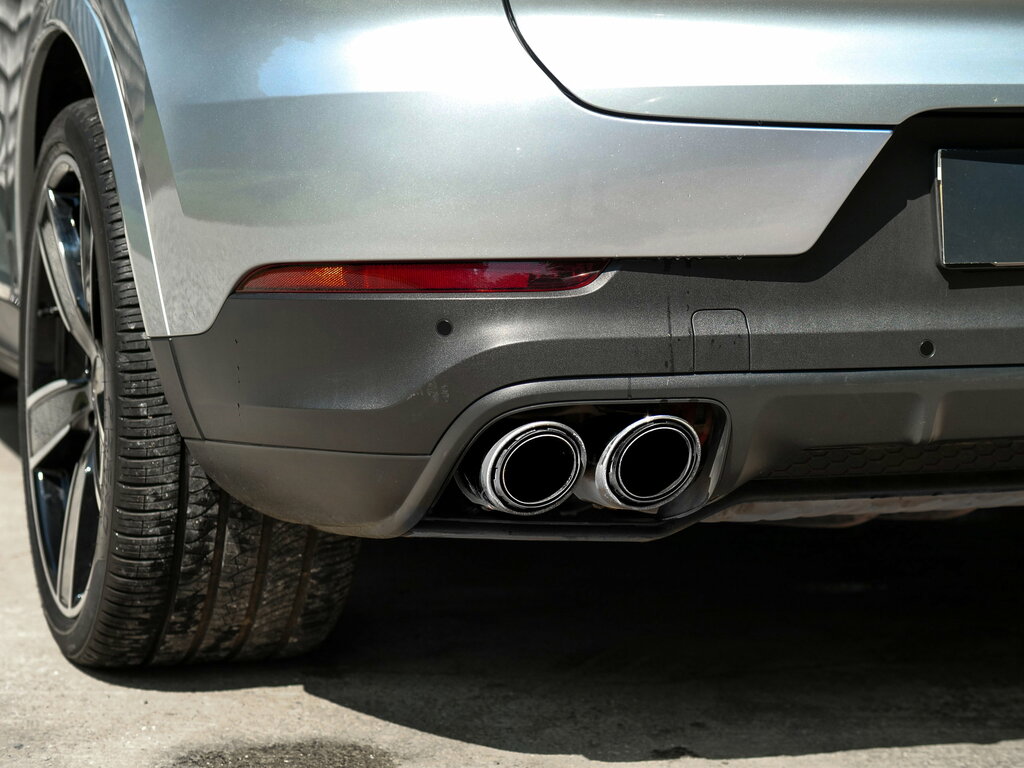 Porsche Cayenne White #58