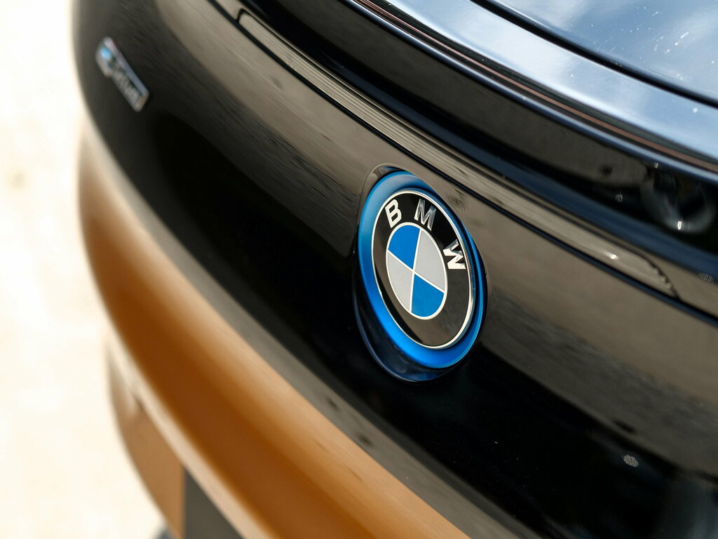 BMW i8 2dr Auto White #49