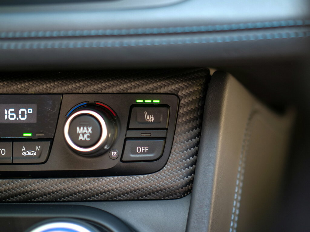 BMW i8 2dr Auto White #28