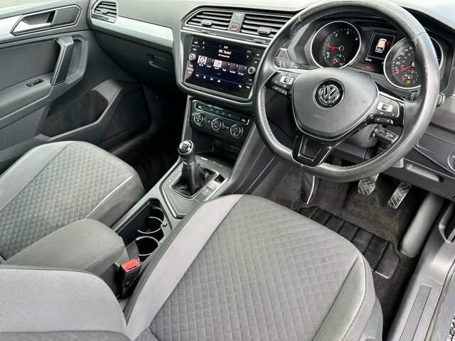 Volkswagen Tiguan Se Navigation Tdi NA68WWC Grey #4