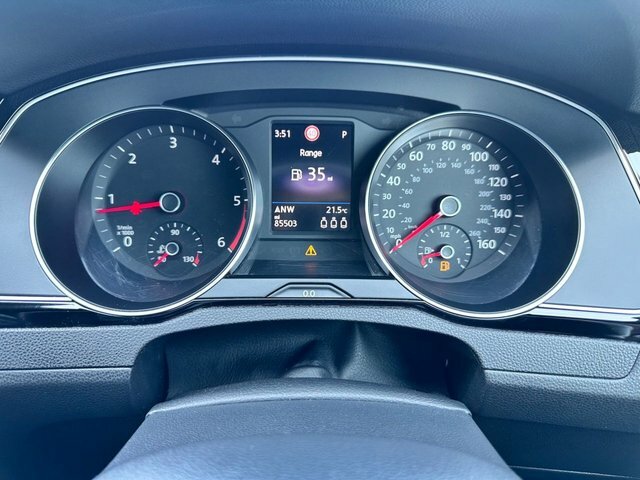 Volkswagen Passat Saloon White #6