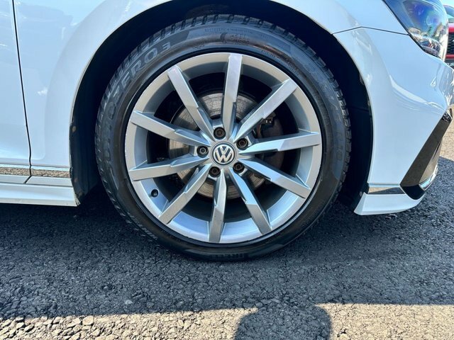 Volkswagen Passat Saloon White #2