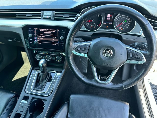 Volkswagen Passat Saloon White #5