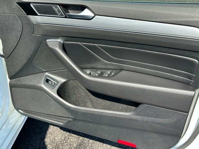 Volkswagen Passat Saloon White #3