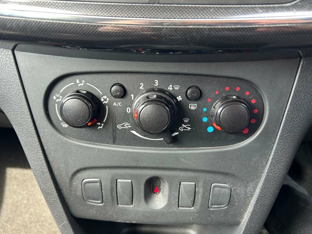 Dacia Sandero 1L Essential White #2