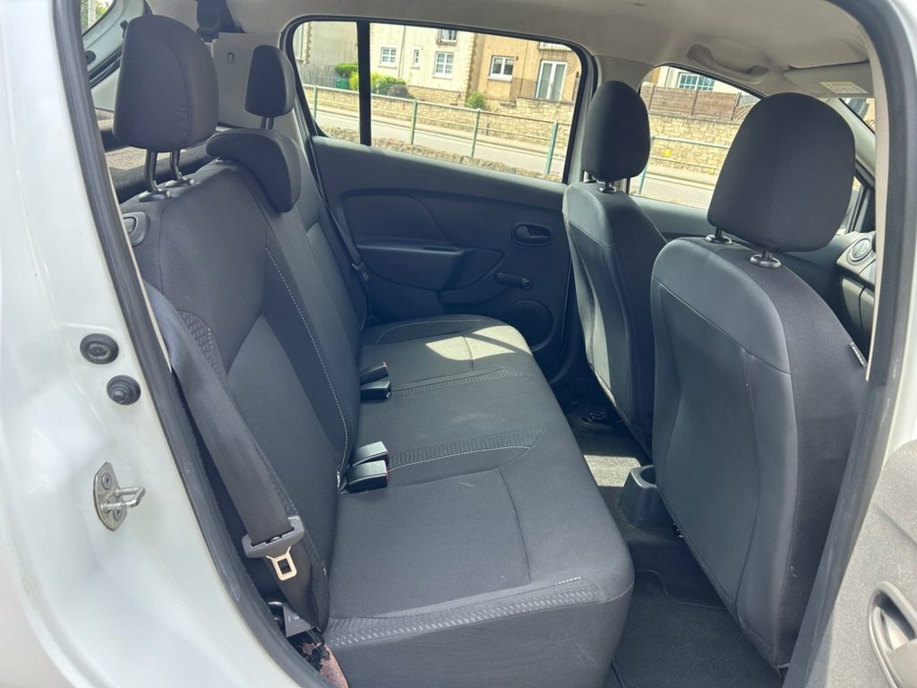 Dacia Sandero 1L Essential White #6
