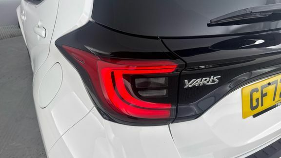 Toyota Yaris 1.5 Hybrid Dynamic Cvt Grey #21