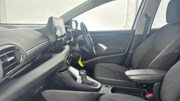 Toyota Yaris Design Hybrid, Pan Roof White #5