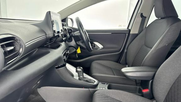 Toyota Yaris Hybrid Grey #5