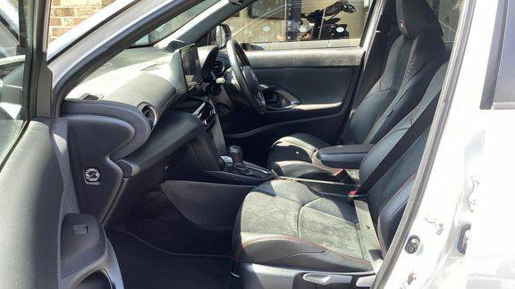 Toyota Yaris Cross Gr Sport Fwd Grey #5