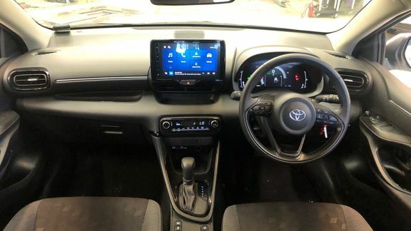Toyota Yaris Design White #6
