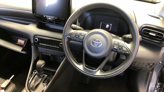 Toyota Yaris 1.5 Hybrid Design Cvt Black #9
