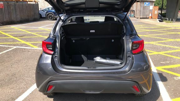 Toyota Yaris 1.5 Hybrid Design Cvt Black #12