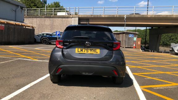 Toyota Yaris 1.5 Hybrid Design Cvt Black #25