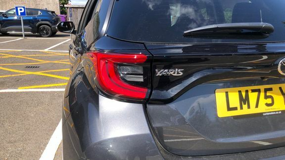 Toyota Yaris 1.5 Hybrid Design Cvt Black #20