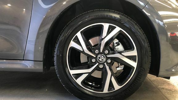 Toyota Yaris 1.5 Hybrid Design Cvt Black #24