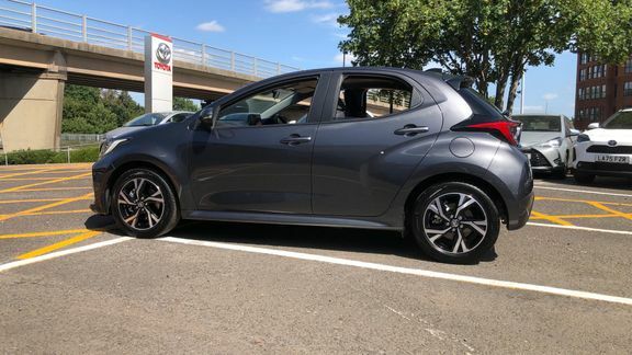 Toyota Yaris 1.5 Hybrid Design Cvt Black #23