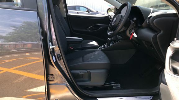 Toyota Yaris 1.5 Hybrid Design Cvt Black #11