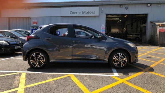 Toyota Yaris 1.5 Hybrid Design Cvt Black #22