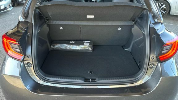 Toyota Yaris 1.5 Hybrid Design Grey #13