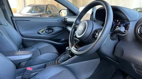 Toyota Yaris 1.5 Hybrid Design Grey #12